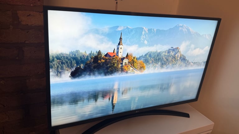 image for LG] webOS TV UM7400PLB 