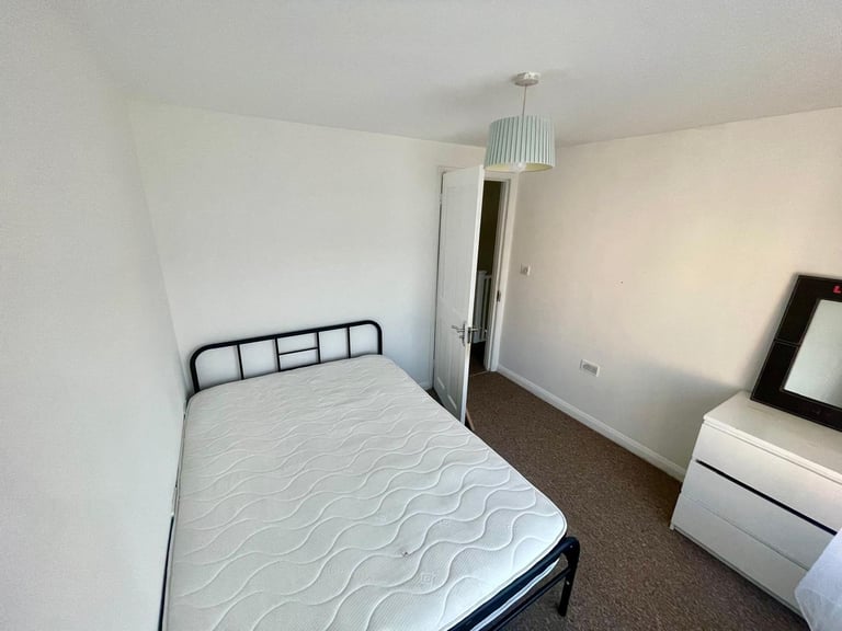Spacious & Cosy Double Room For Rent AT TW3 3RT