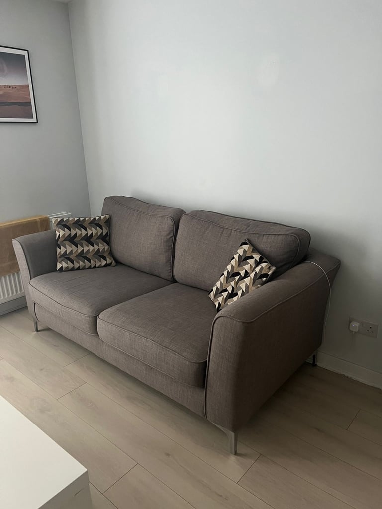 2 Seater Sofa Sofology 'Anneka' Grey + 2x Pillows Pet Free
