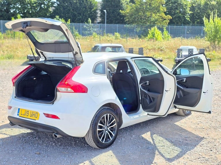 2019 Volvo V40 2.0 D2 Momentum Edition Auto Euro 6 (s/s) 5dr Hatchback Diesel Automatic