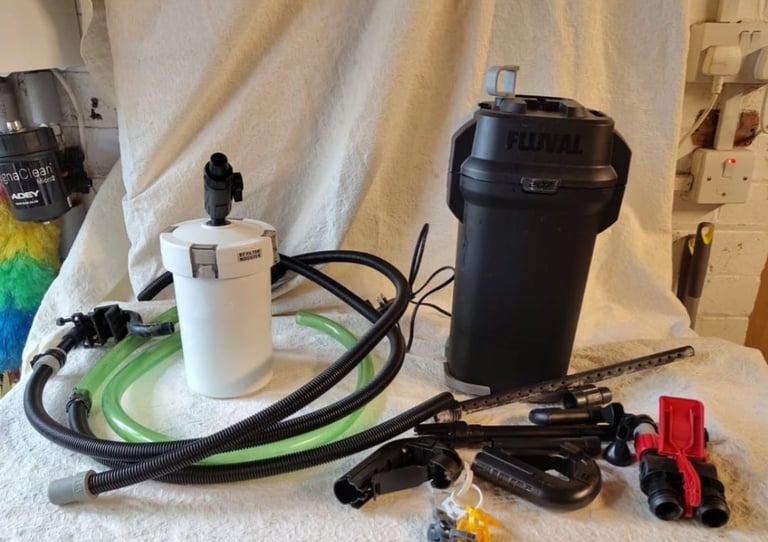 Large fish tank, with external filter, light and heater. 145l