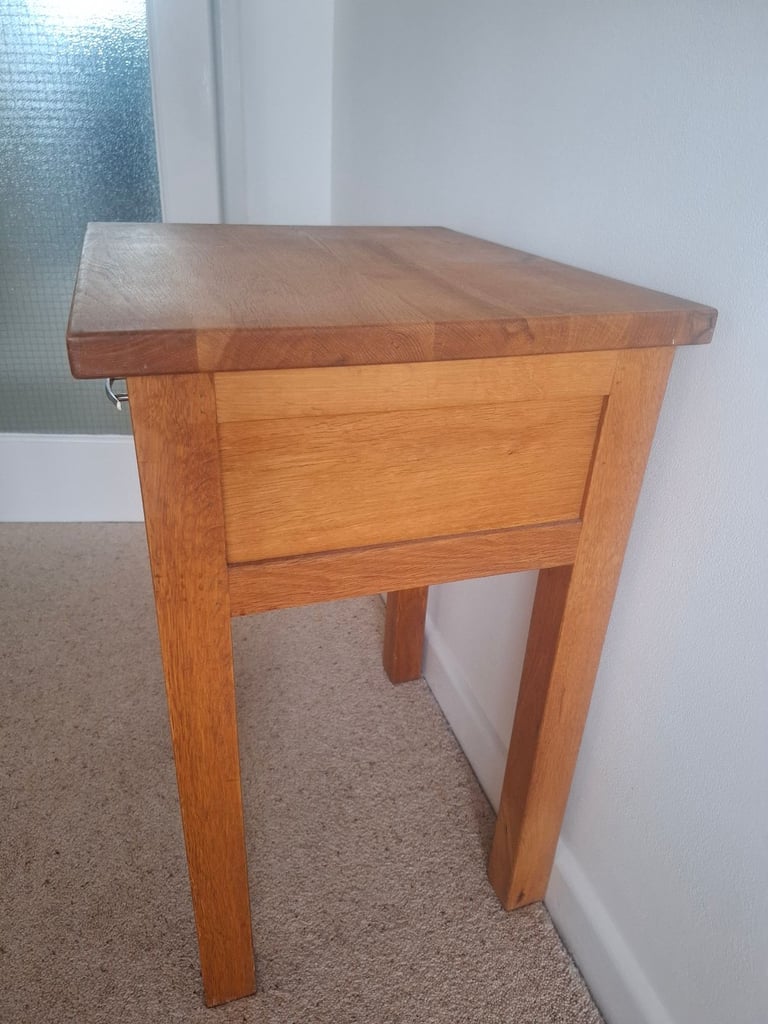 3 matching Solid Oak coffee tables / TV cabinet