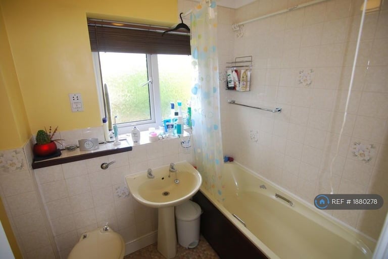 3 bedroom house in Douglas Road, Tonbridge, TN9 (3 bed) (#1880278)