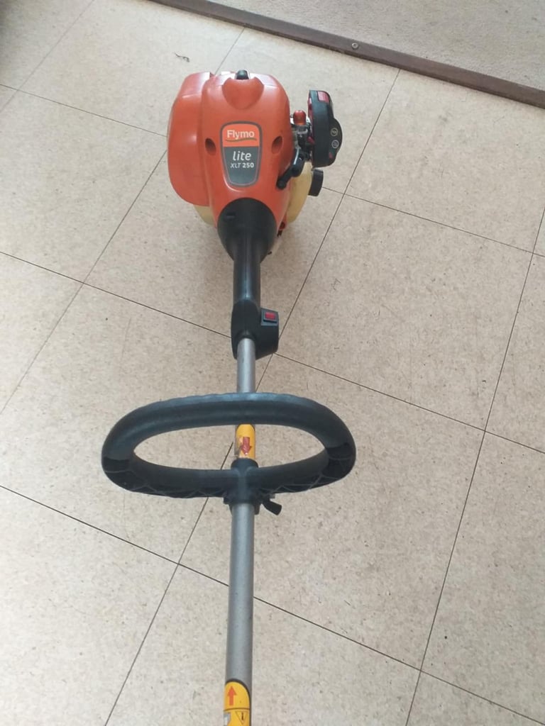 FLYMO LITE XLT 250 GRASS STRIMMER