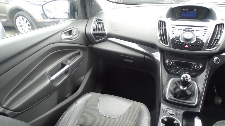 FORD KUGA 2.0 TDCi Titanium Black Manual Diesel 2015