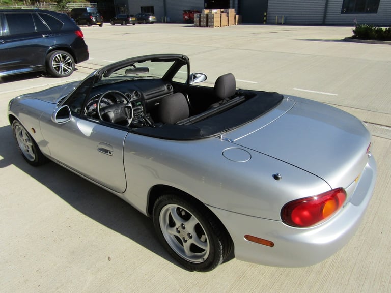  Mazda MX-5 1.6 ROADSTER 2DR MANUAL CONVERTIBLE LEFT HAND DRIVE Sports Petrol Manual