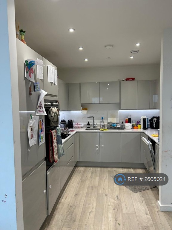 3 bedroom flat in Tyburn Gardens, London, E16 (3 bed) (#2605024)