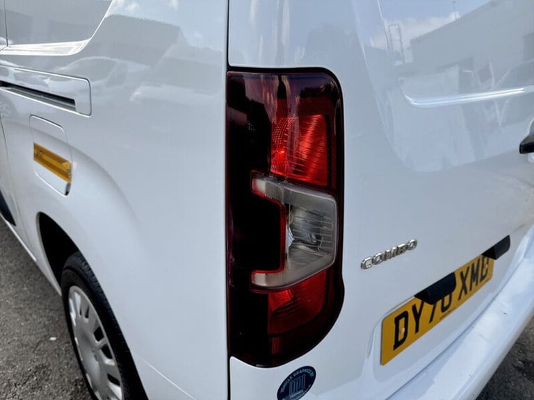 2020 Vauxhall Combo 2300 1.5 Turbo D 100ps H1 Sportive Van PANEL VAN DIESEL Manual