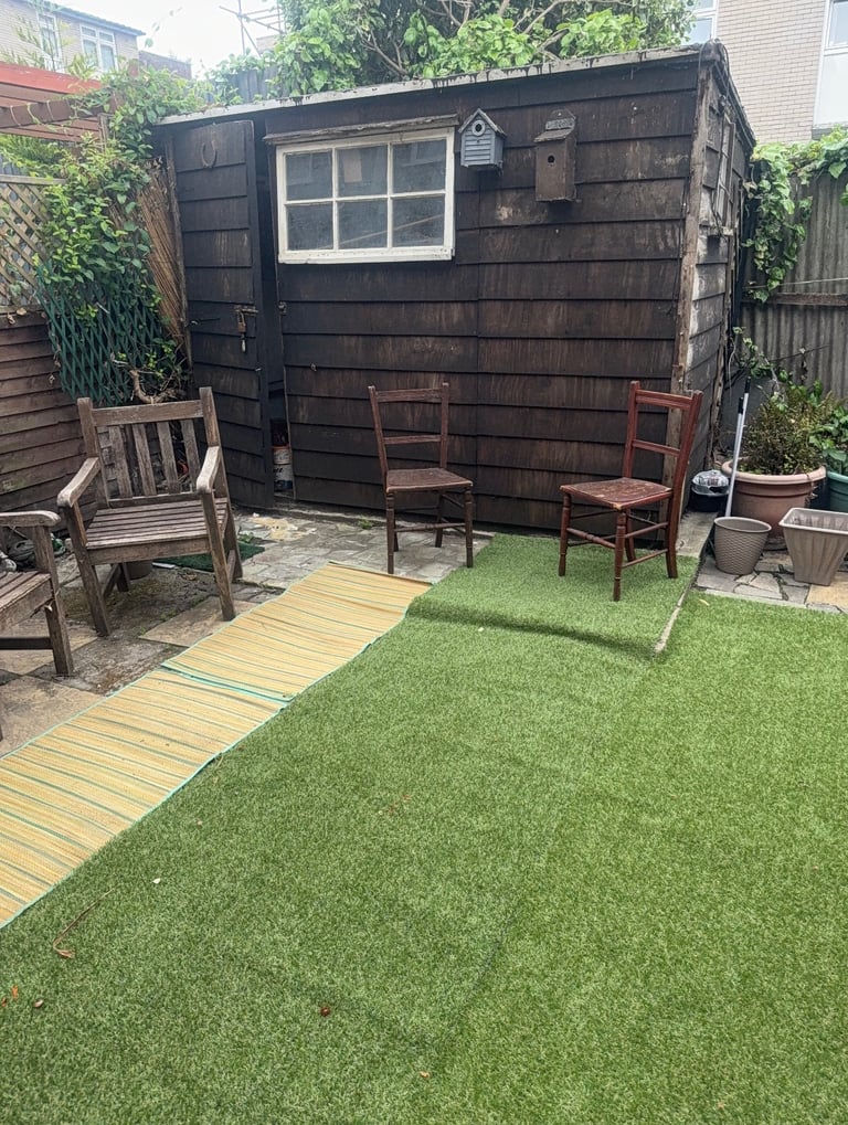 Double room in cozy river side house in Canary Wharf 