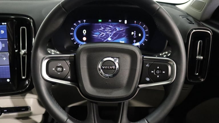  Volvo XC40 B4 (P) Ultimate Dark (360 Camera, Sunroof, BLIS) Petrol/Electric Hybrid Automatic