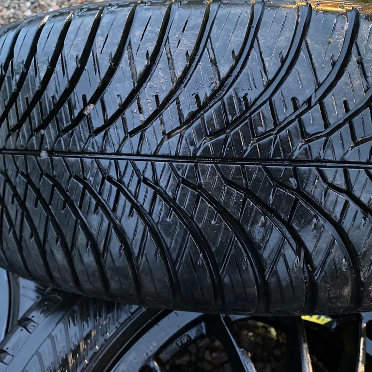 Set of 4 alloy wheels and winter tyres 