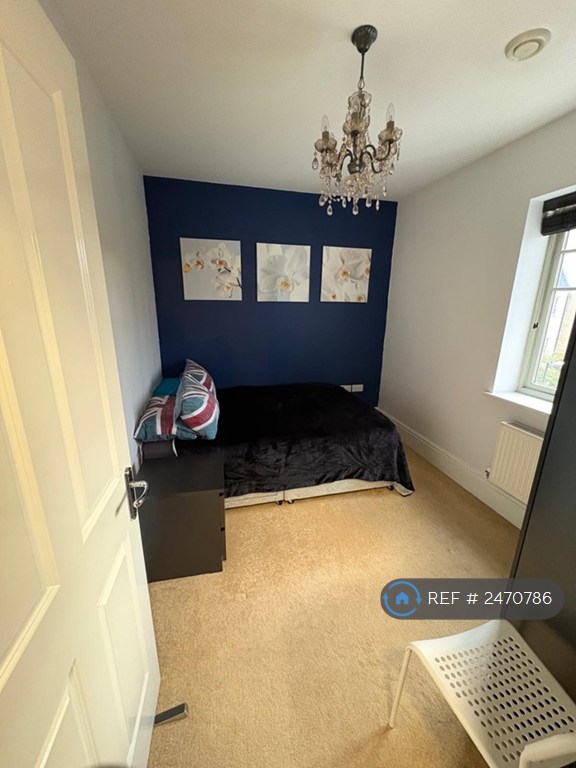 3 bedroom flat in Clickers Drive, Northampton, NN5 (3 bed) (#2470786)