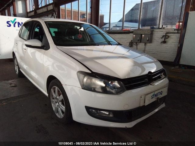 Volkswagen vw polo white breaking parts in stock 