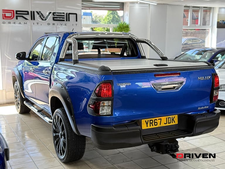 HUGE SPEC! TOYOTA HILUX INVINCIBLE 2.4 D-4D 4WD AUTO + NO VAT + FREE DELIVERY!