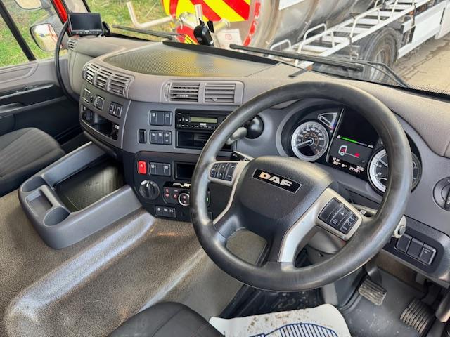 2020 70 DAF CF 320 E6 6x2 rear lift space sleeper cab 30ft curtain side tail-lif