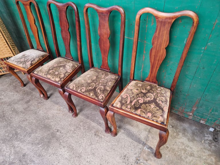 Set of 4 dining chairs