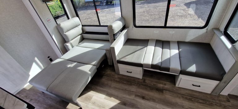 Forest River East To West Longitude 319BH American Caravan 5th Wheel