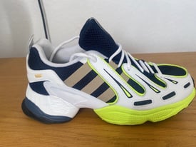 ADIDAS TRAINERS UK 5.5 as new 