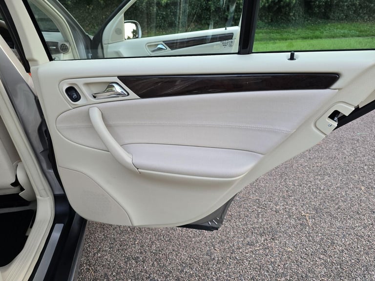 2006 Mercedes-Benz C Class 1.8 C180 Kompressor Elegance SE 4dr SALOON Petrol Automatic