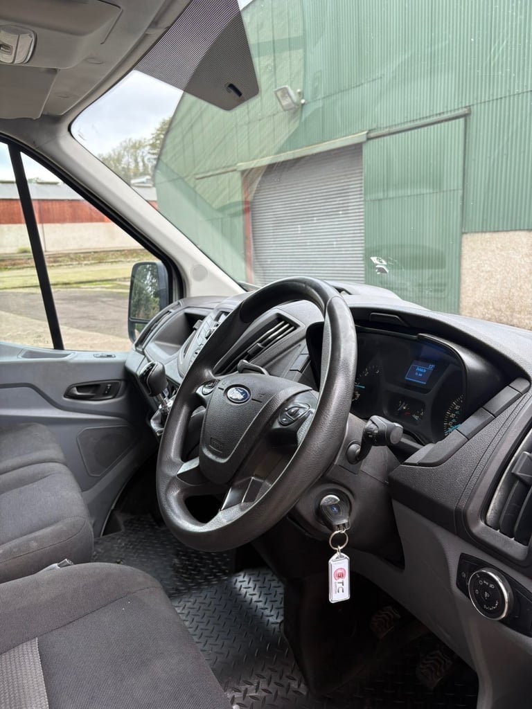 Ford, TRANSIT, Luton body & tail lift