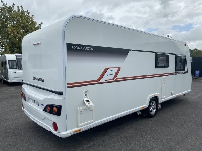 2018 BAILEY UNICORN VALENCIA 4 BERTH TOURING CARAVAN