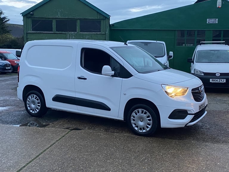 VAUXHALL COMBO 1.5 Turbo D 2300 Sportive White Manual Diesel 2021