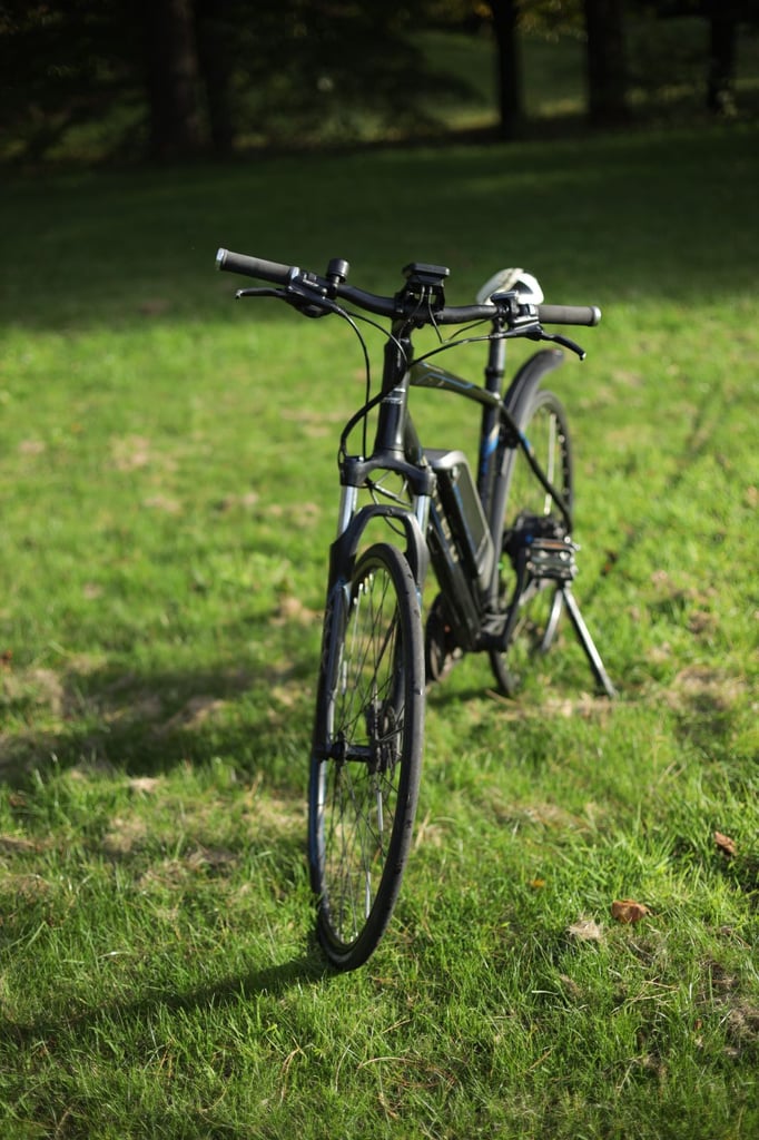 Carrera Crossfire E Electric Hybrid Bike 700C Shimano Altus SR Suntour HESC + Extras