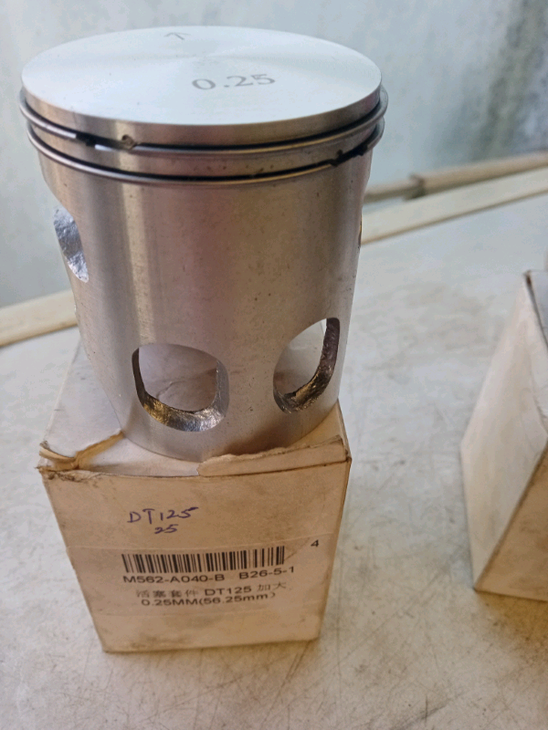 image for Yamaha 125 pistons 