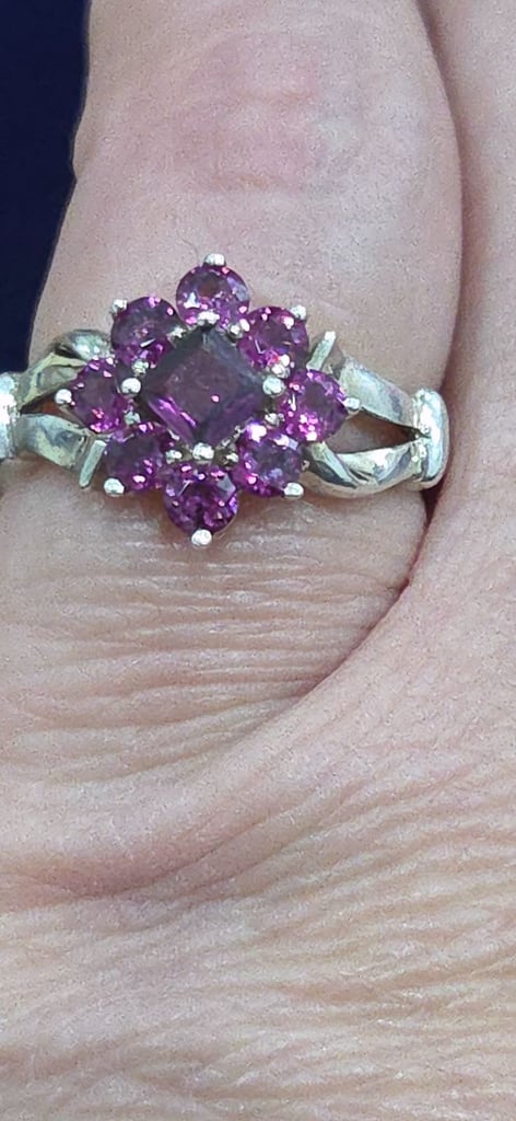 Beautiful sterling silver 925 Rohdoltite Garnet cluster ring size N