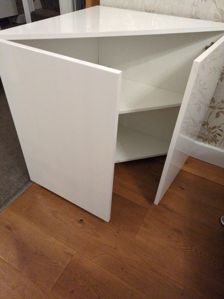 White gloss corner unit
