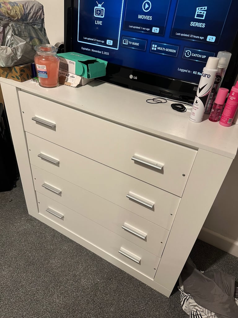 4 drawers 