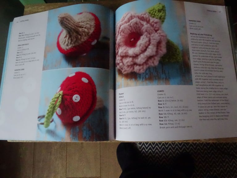 Cute and Easy Knitting Book -  As New (never used) 