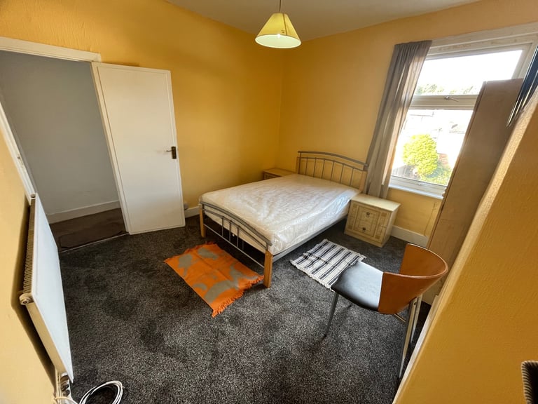 Double room on Boundary Road E13