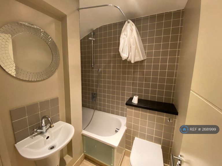 1 bedroom flat in Narford Road, London, E5 (1 bed) (#2681999)