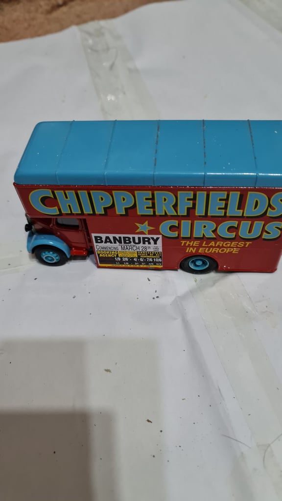 Corgi chipperfields circus lorry