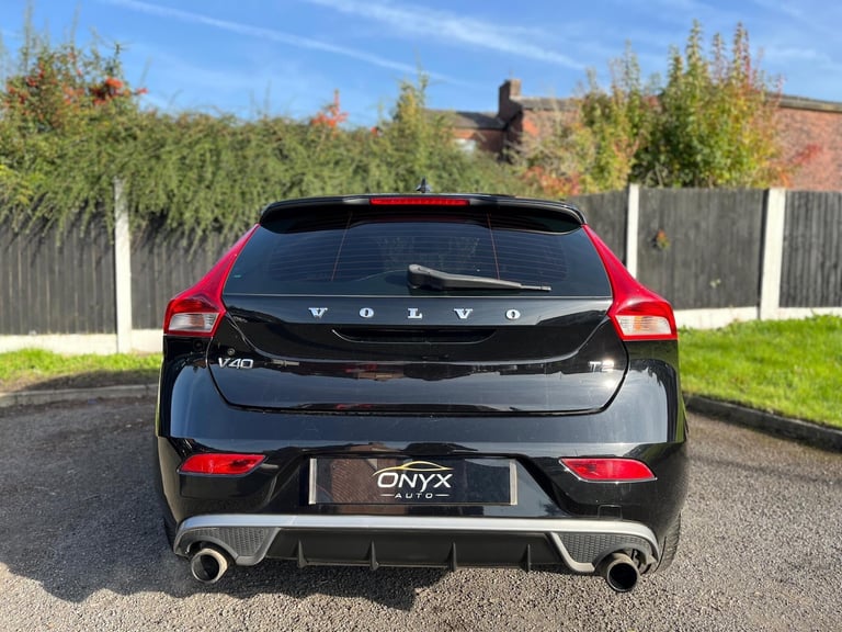 2015 Volvo V40 2.0 T2 R-Design Euro 6 (s/s) 5dr HATCHBACK Petrol Manual