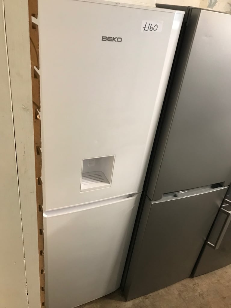 image for BEKO FRIDGE FREEZER WITH WATER DISPENSER IN EXCELLENT CONDITION £160