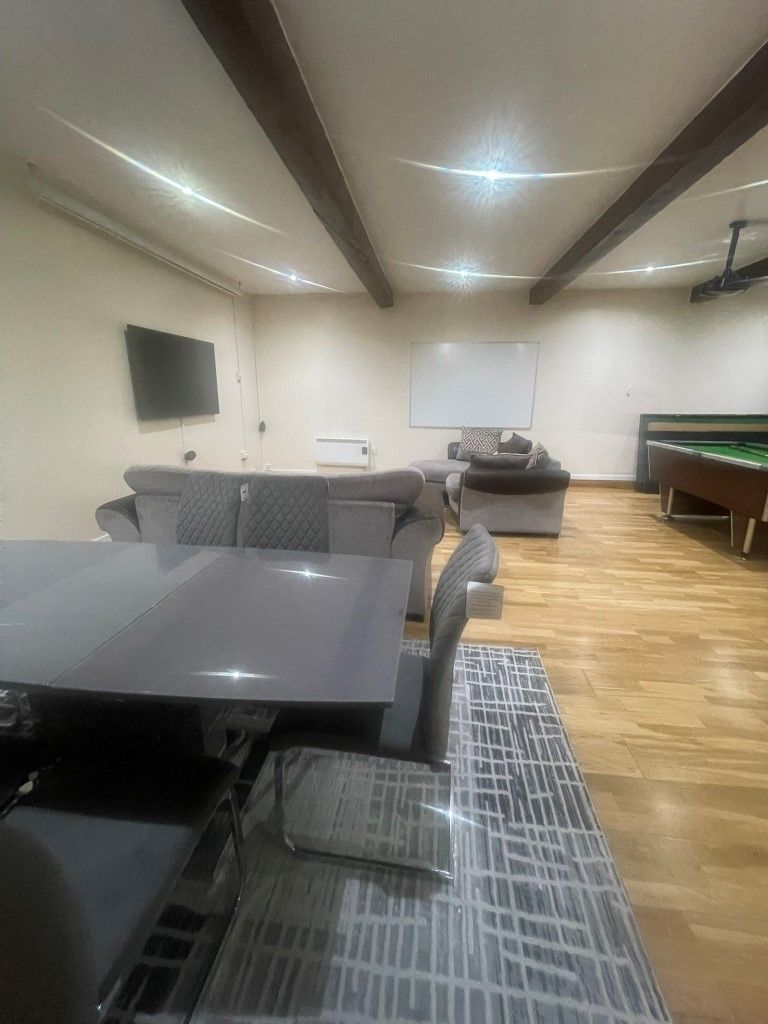 Spacious and modern three-bedroom apartment in city centre