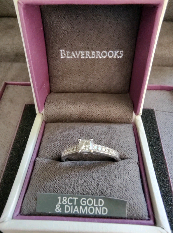 BEAUTIFUL BEAVERBROOKS 18ct WHITE GOLD .37ct DIAMOND ENGAGEMENT RING
C