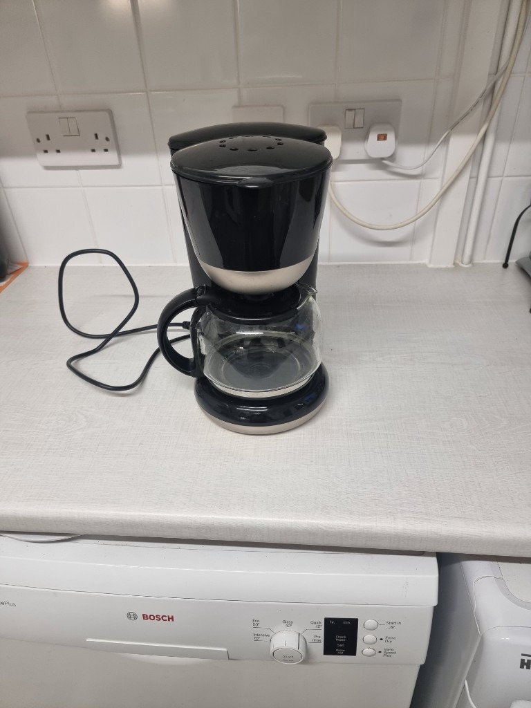 coffee maker pot fully auto shut off comes with filters makes over a litre  | in Emsworth, Hampshire | Gumtree