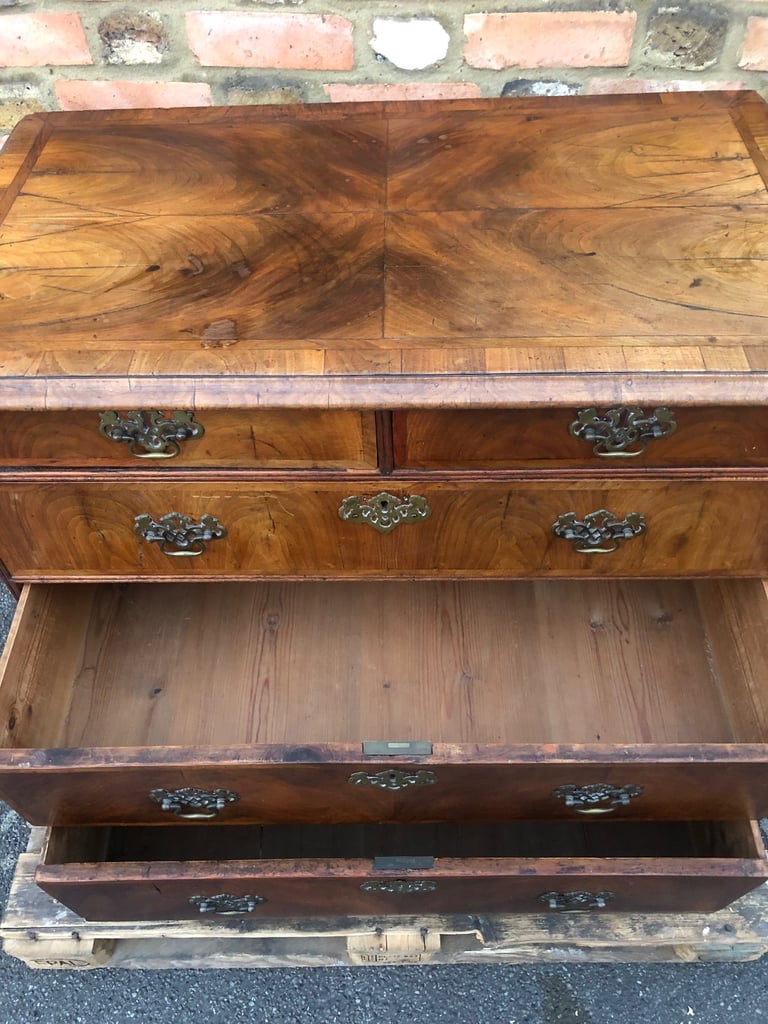 Antique 18th century Queen Ann Walnut chest of drawers 