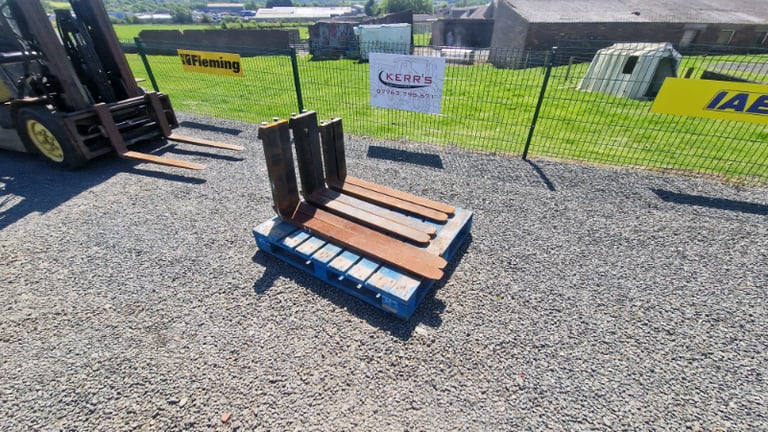 Selection of forklift pallet forks 16" & 20" tractor telehandler 