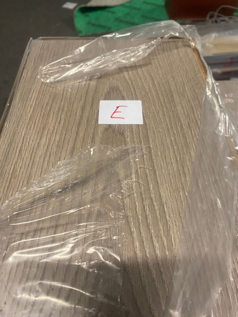 LAMINATE FLOORING. Various Colour/Amounts. DELIVERY OPTION