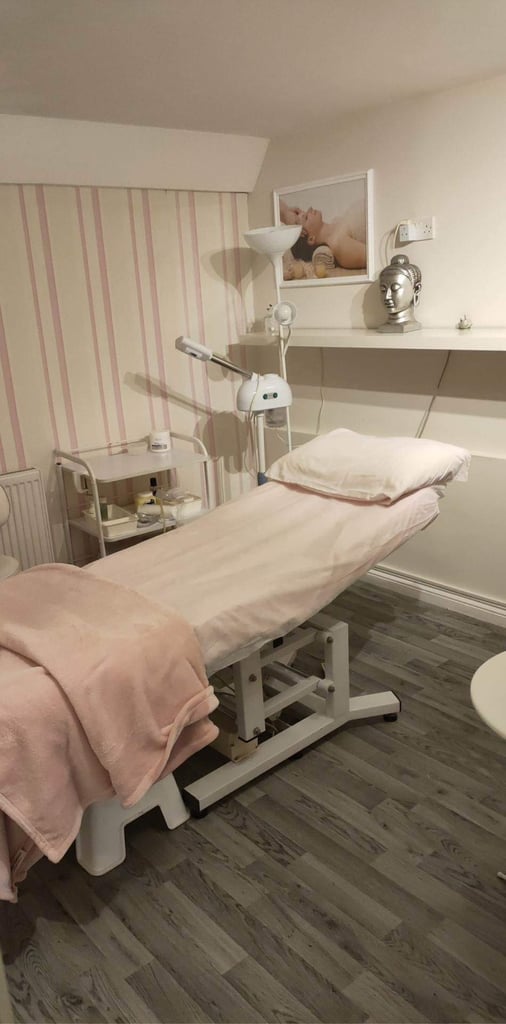Beauty room to rent 