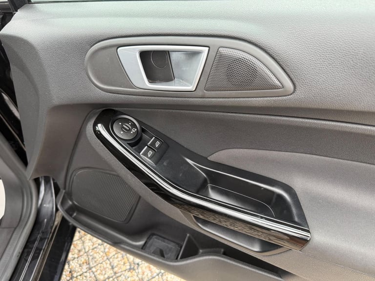 2017 Ford Fiesta 1.0T EcoBoost Zetec Euro 6 (s/s) 5dr HATCHBACK Petrol Manual