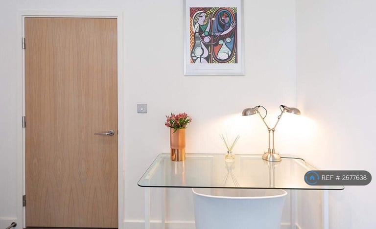 2 bedroom flat in Reminder Lane, London, SE10 (2 bed) (#2677638)