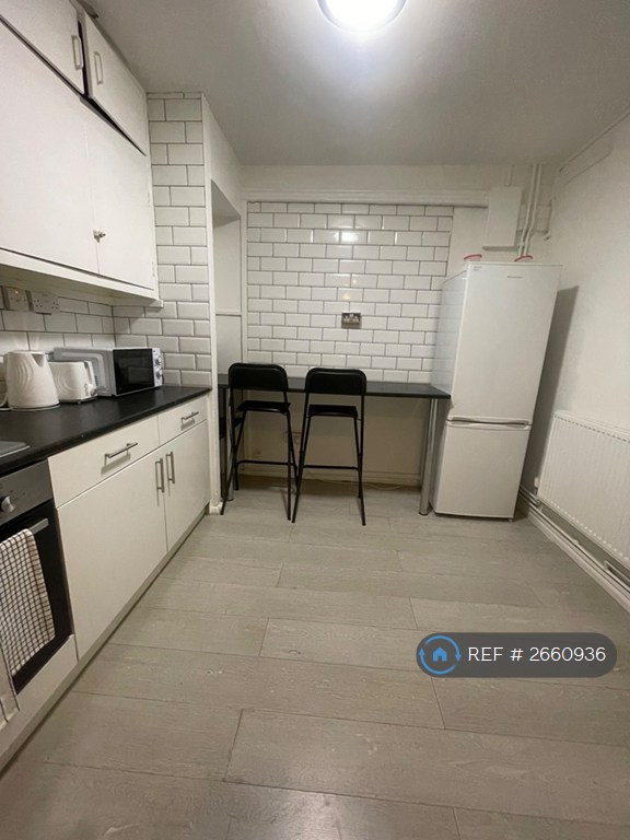 2 bedroom flat in Broadhurst Gardens, London, NW6 (2 bed) (#2660936)