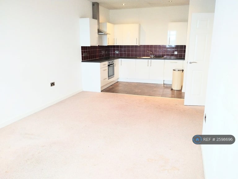 2 bedroom flat in Wallis Court, Buckshaw Village, Chorley, PR7 (2 bed) (#2598696)