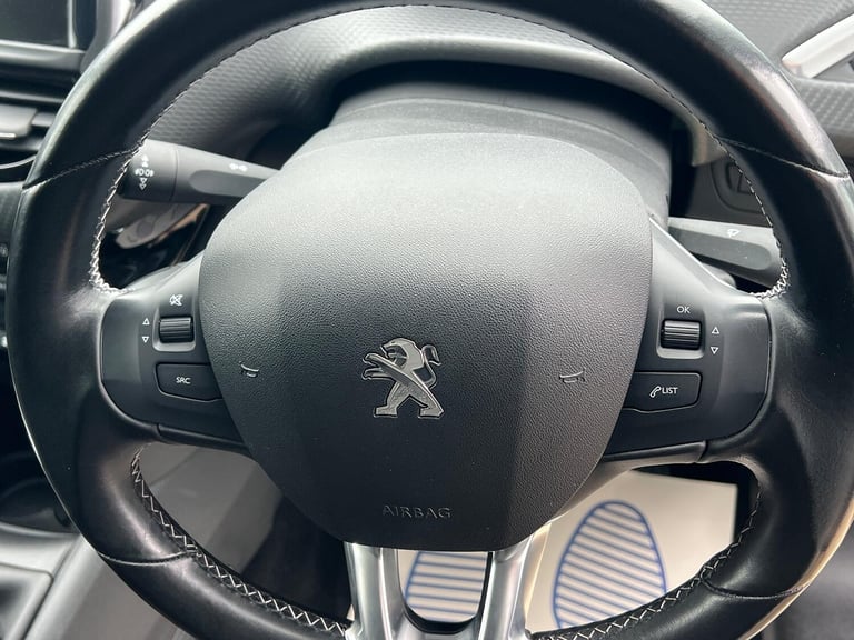 PEUGEOT 208 1.2 PureTech Tech Edition White Manual Petrol 2019