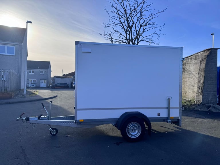 BRAND NEW 8FT X 5FT X 6FT SINGLE AXLE BOX TRAILER WITH BARN DOORS 1300KG BRAKED